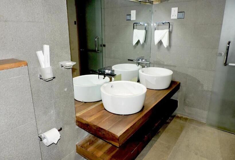 酒店 Ballena Regency