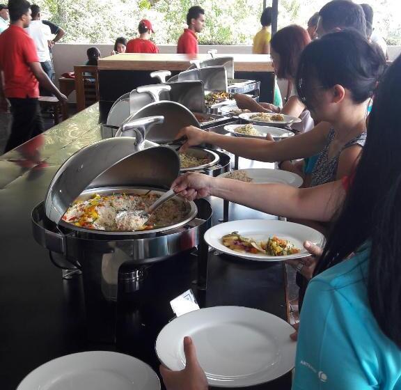 酒店 Ballena Regency