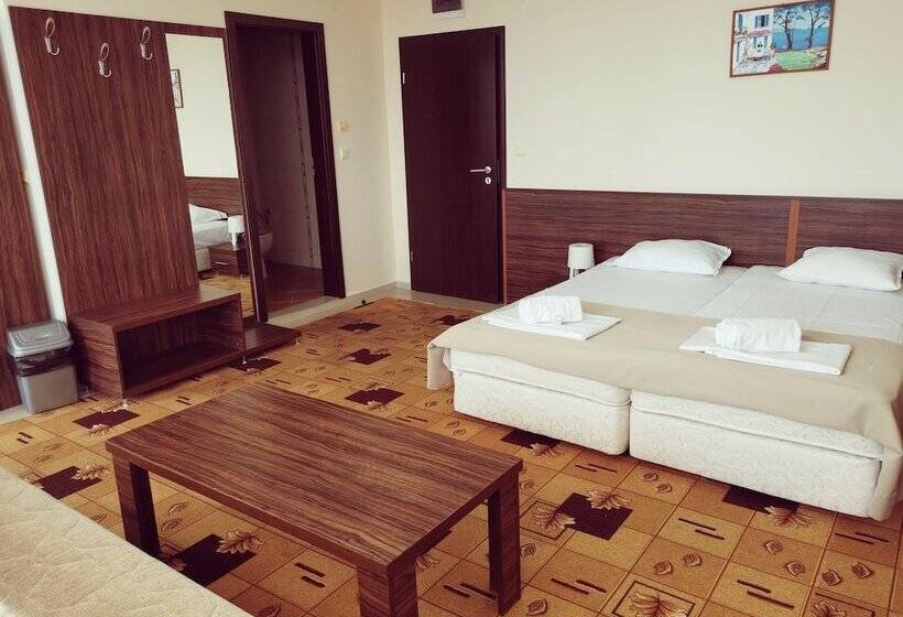 בית מלון כפרי Hostel Coral City