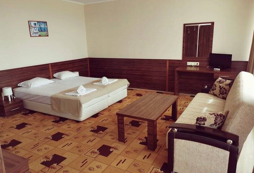 هتل Hostel Coral City