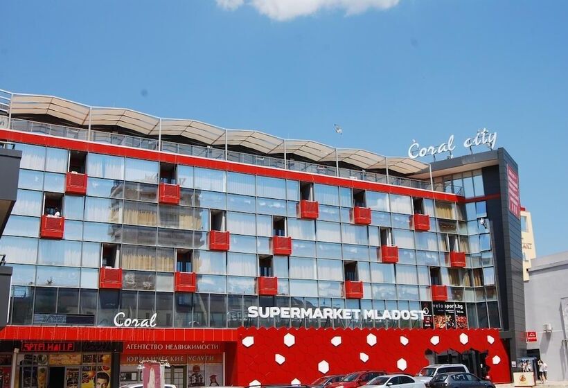 בית מלון כפרי Hostel Coral City