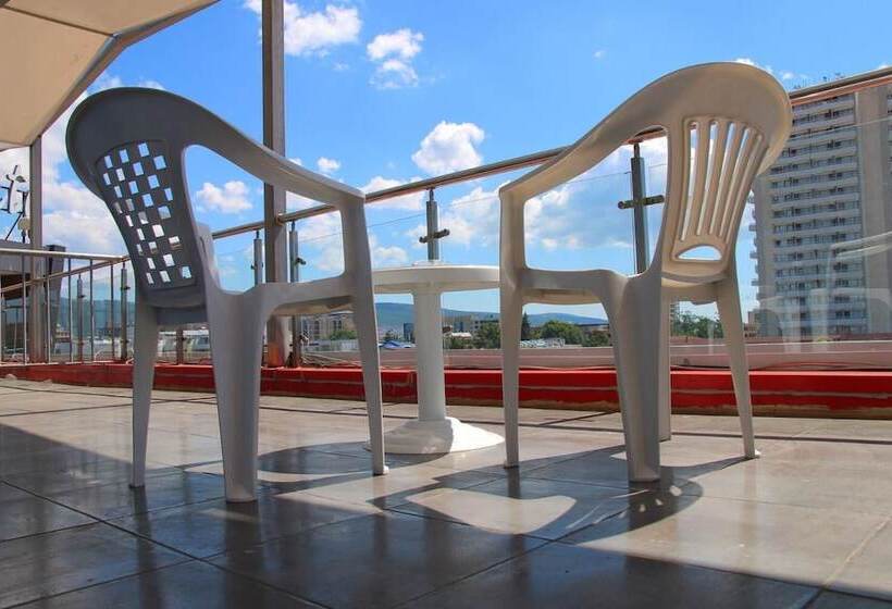هتل Hostel Coral City