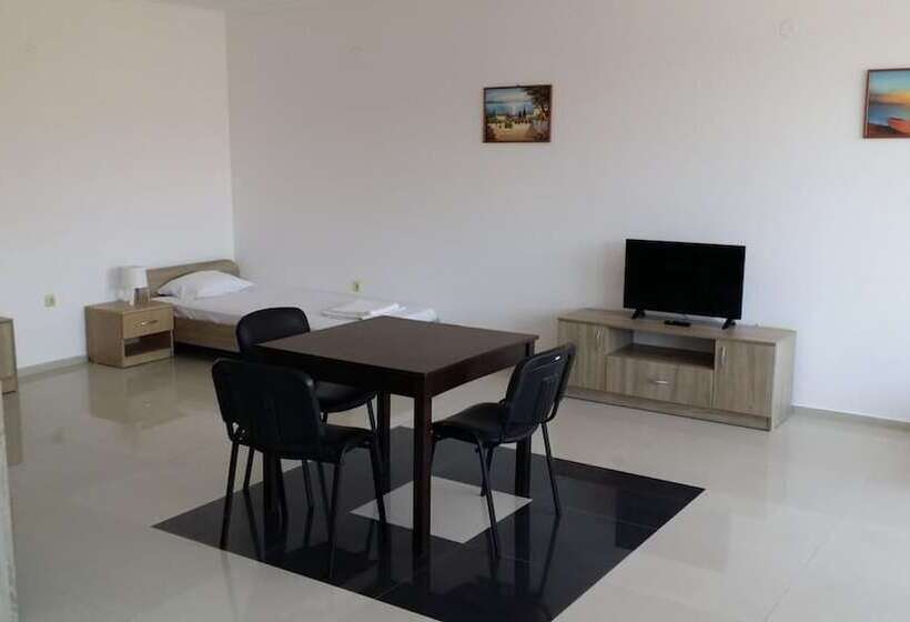 בית מלון כפרי Hostel Coral City