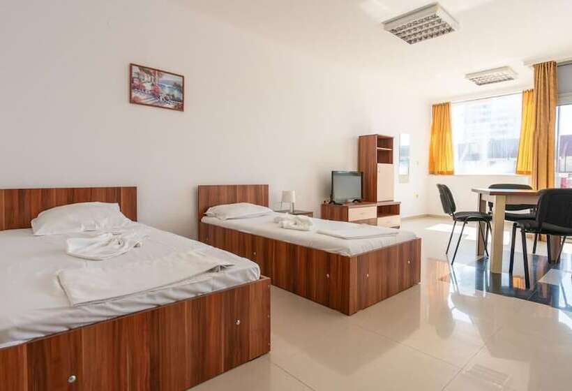 בית מלון כפרי Hostel Coral City