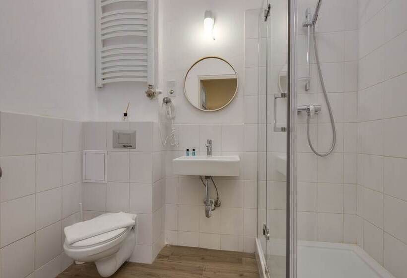 هتل Sentral Apartments