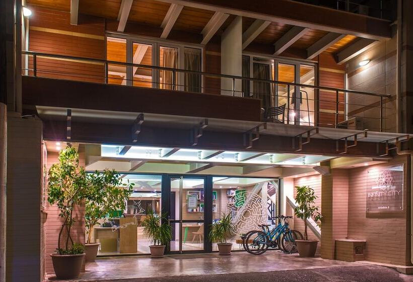 ホテル Infinity City Boutique