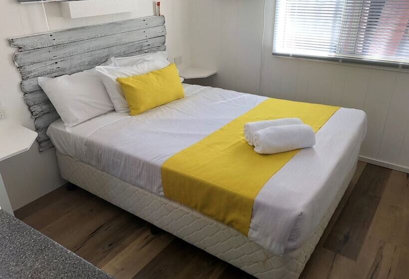 בית מלון כפרי Palm Beach Caravan Park