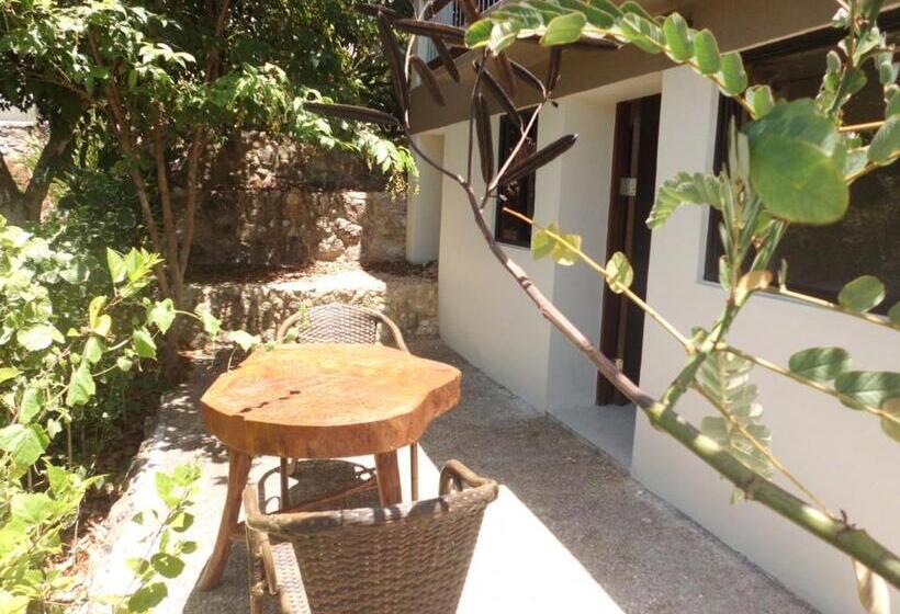 هتل The Riverhouse