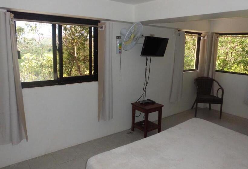 هتل The Riverhouse