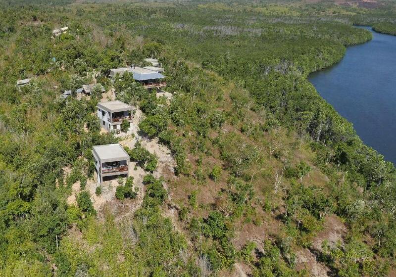 هتل The Riverhouse