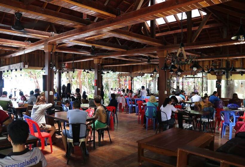 Отель Tree House Bungalows