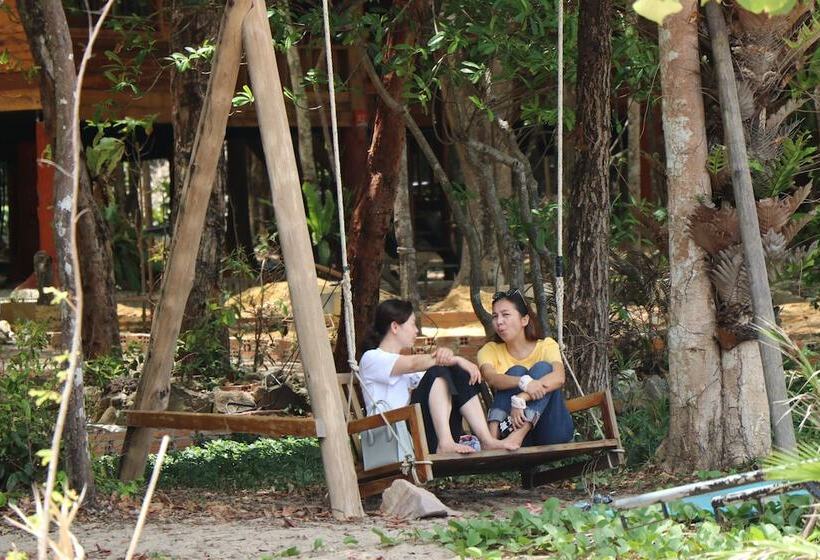 Отель Tree House Bungalows