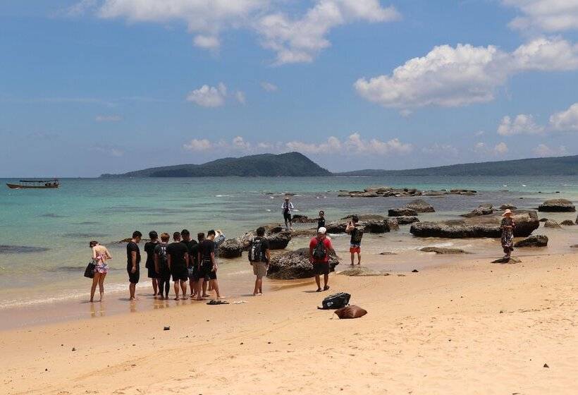 Отель Tree House Bungalows