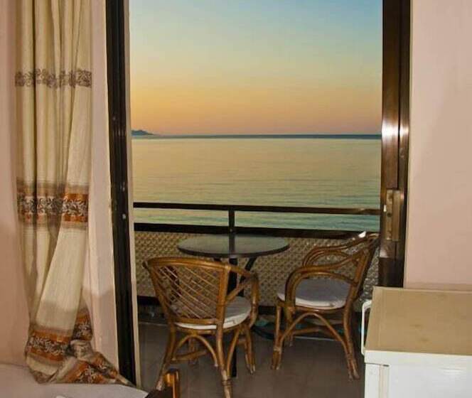 ペンション Akrogiali