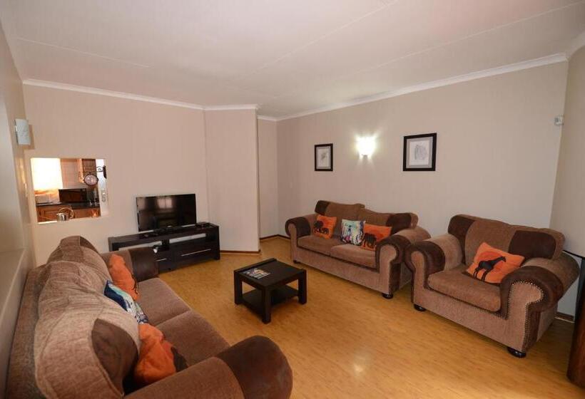 פנסיון Attaché Guest Lodge & Health Spa