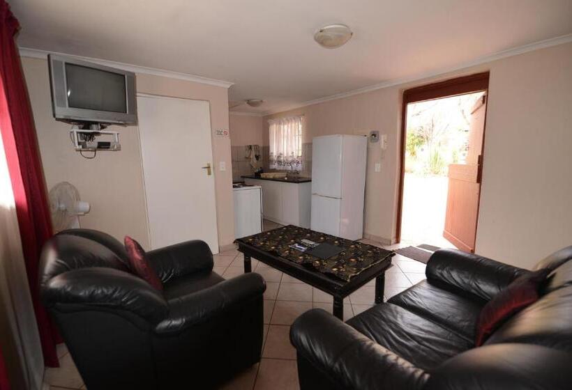 פנסיון Attaché Guest Lodge & Health Spa