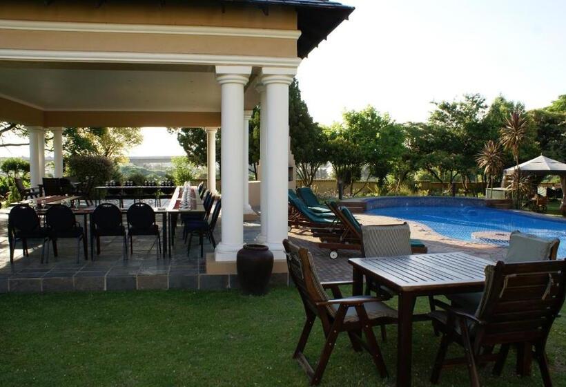 פנסיון Attaché Guest Lodge & Health Spa