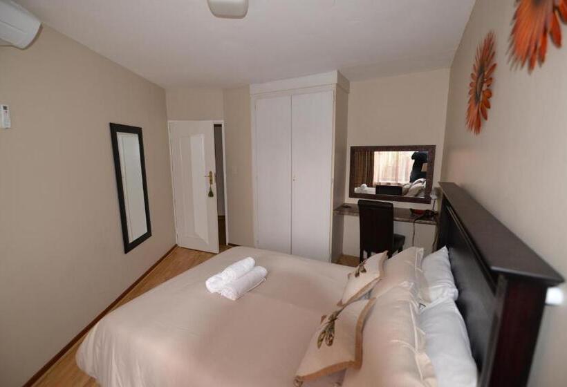 פנסיון Attaché Guest Lodge & Health Spa