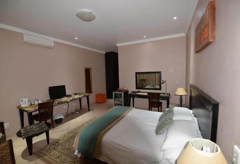 פנסיון Attaché Guest Lodge & Health Spa