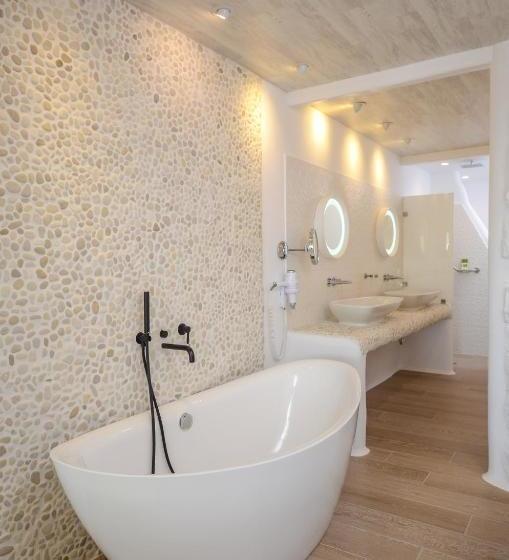 Пансион Cyano Suites