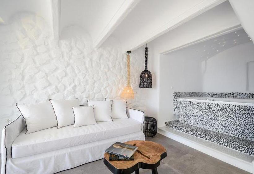 Пансион Cyano Suites