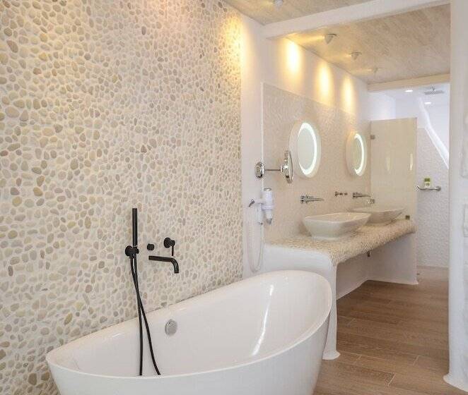 Пансион Cyano Suites