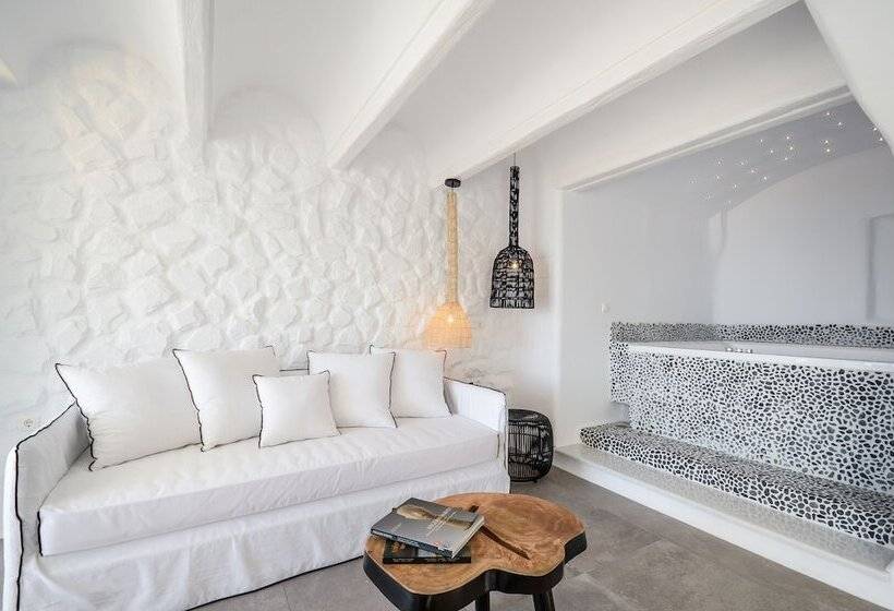 Пансион Cyano Suites