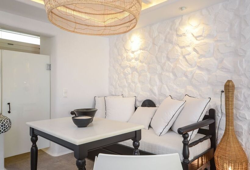 Пансион Cyano Suites