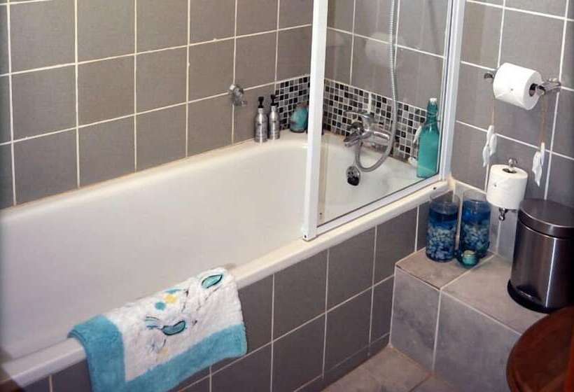 بنسيون The Stables Guest House