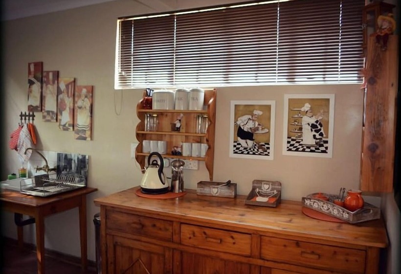 بنسيون The Stables Guest House