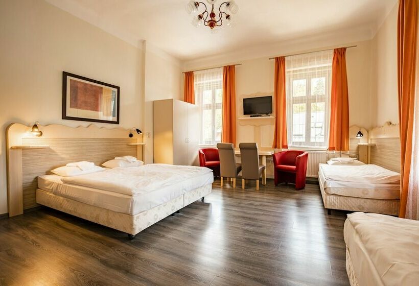 펜션 Penzión Jesenský