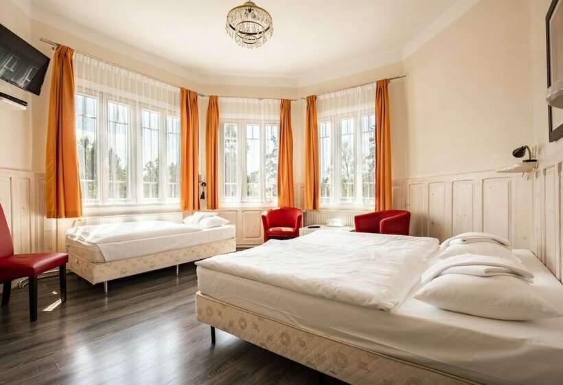 펜션 Penzión Jesenský