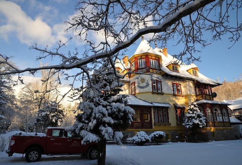 펜션 Penzión Jesenský