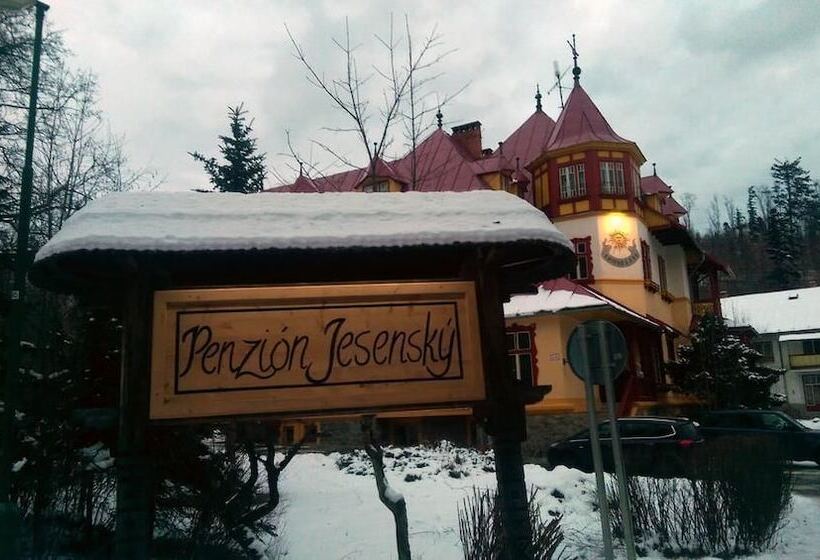 펜션 Penzión Jesenský