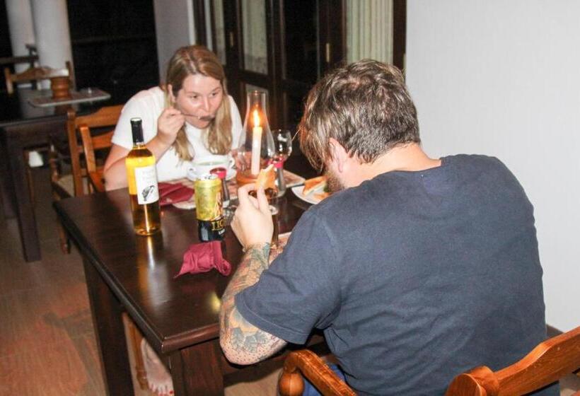 펜션 River Breeze Villa Bentota