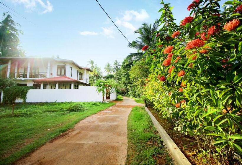 펜션 River Breeze Villa Bentota