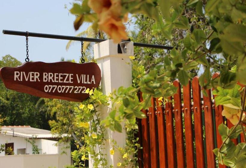 펜션 River Breeze Villa Bentota