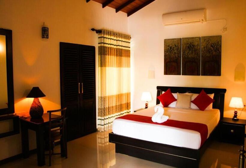 펜션 River Breeze Villa Bentota