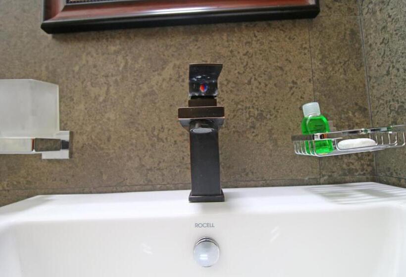 펜션 River Breeze Villa Bentota