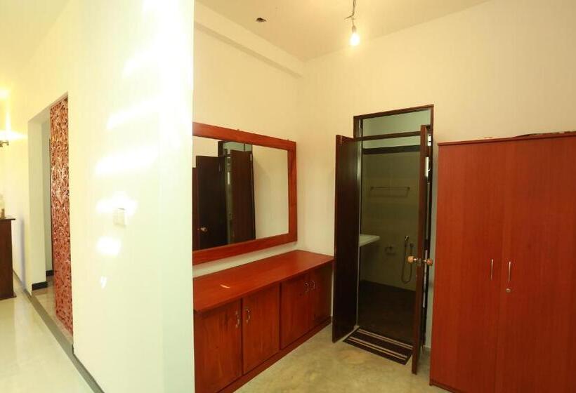 펜션 River Breeze Villa Bentota