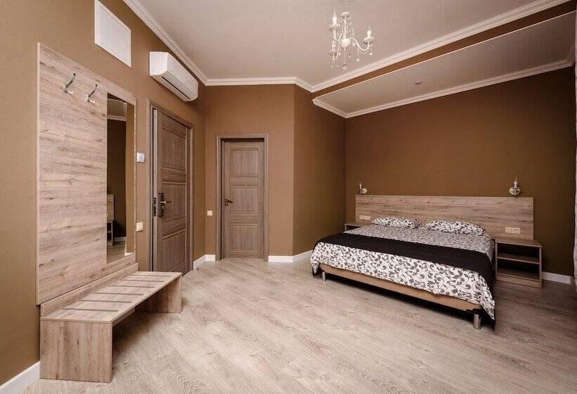 پانسیون Zhuravli