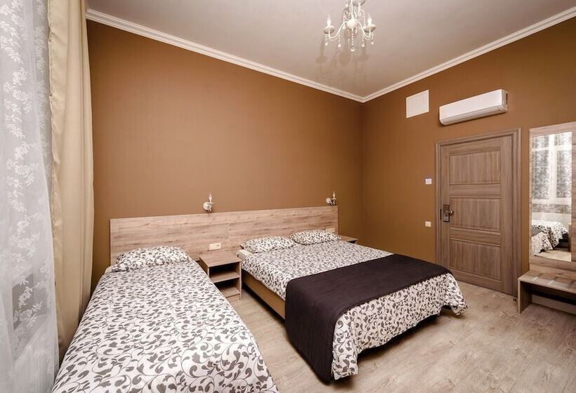 پانسیون Zhuravli