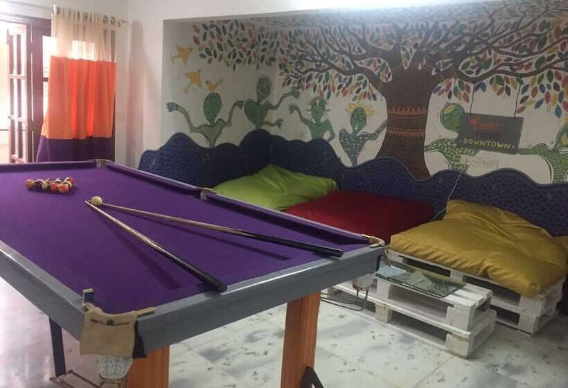 Social Rehab Downtown Hostel