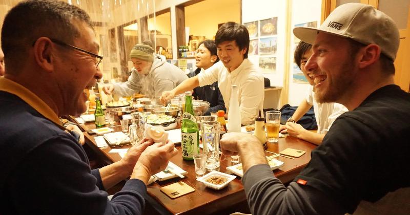 הוסטל Sansan Cafe And Bar & Backpackers