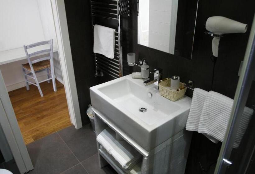 تختخواب و صبحانه Sui Tetti Luxury Rooms