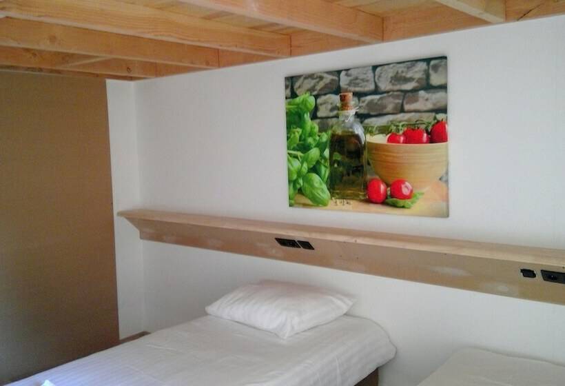 De Steenakker  Hostel