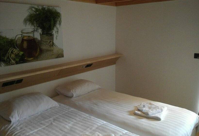 De Steenakker  Hostel