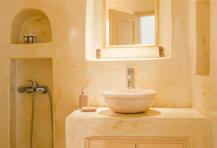 Flora S House & Cave Winery