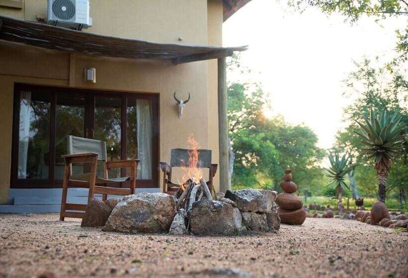 בית מלון כפרי Elephant Game Lodge