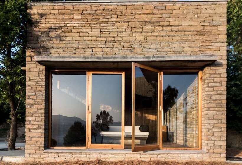 Отель The Kumaon